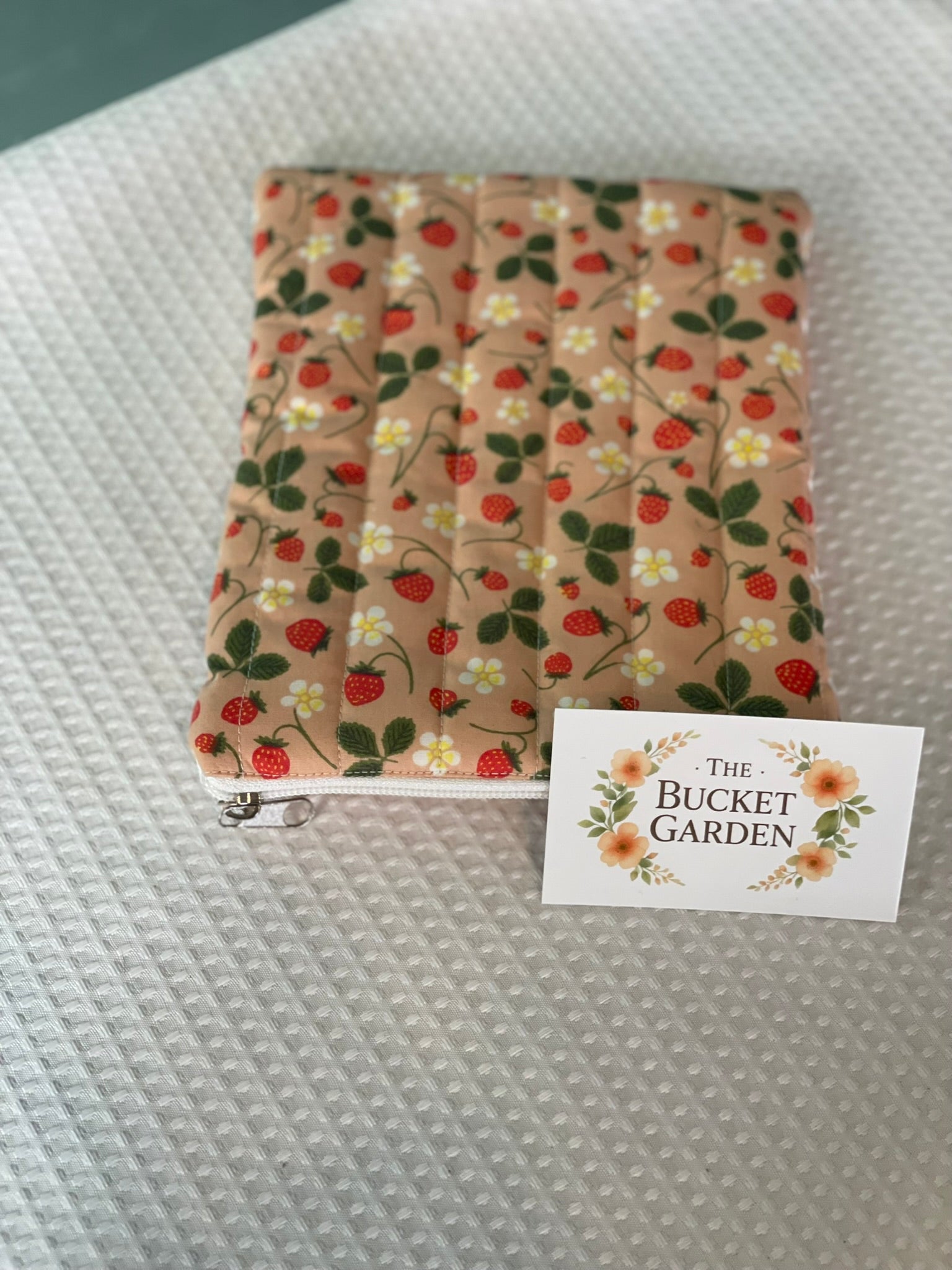 Kindle/Book Zippered Pouch - Strawberries - Small